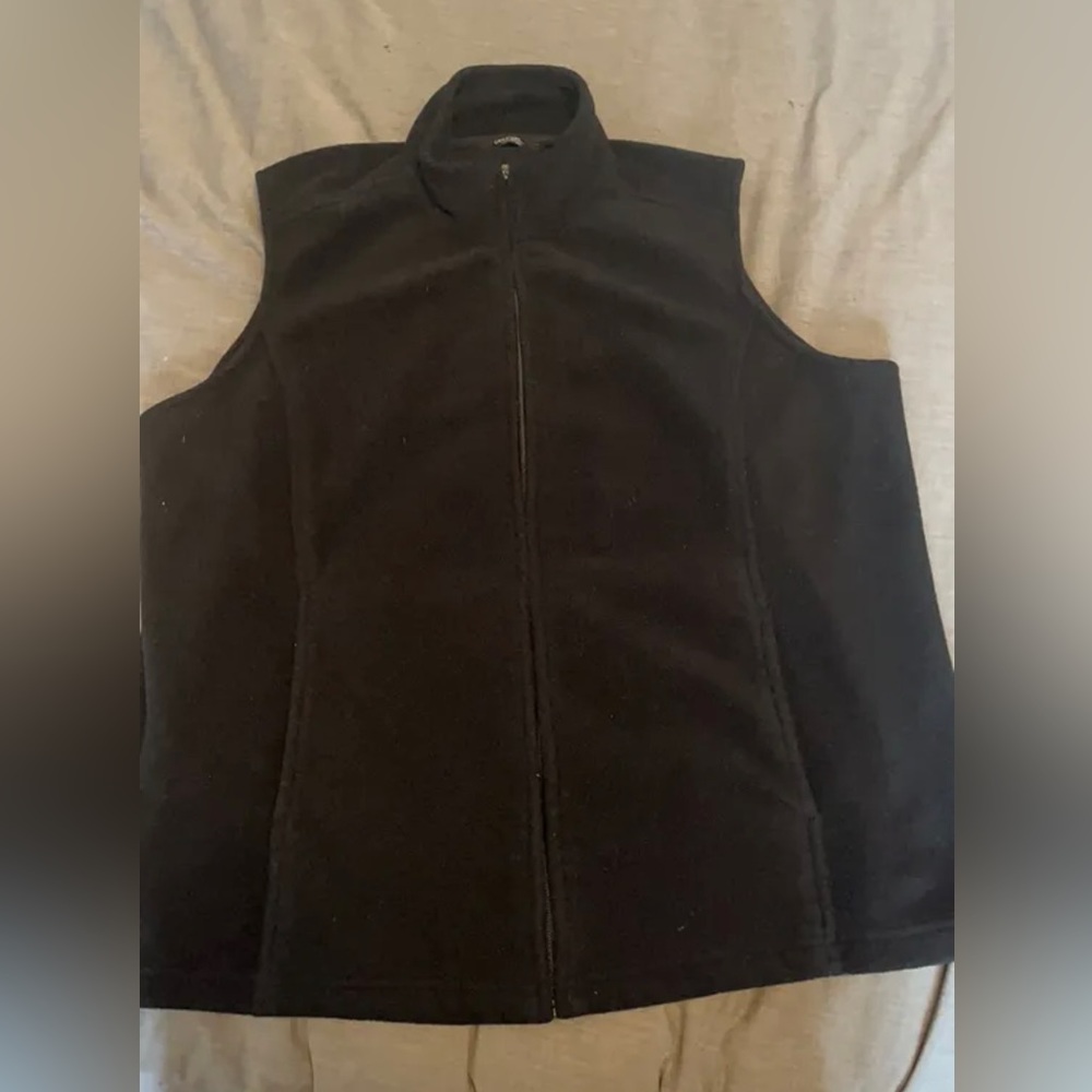Sleeveless jacket